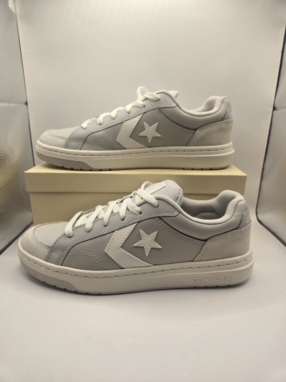 Converse Pro Blaze Sneakers. Mens 7. Pale Putty And White